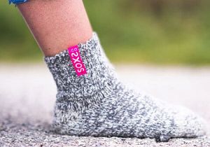 Ook het dragen van wollen sokken kan de energierekening omlaag brengen
