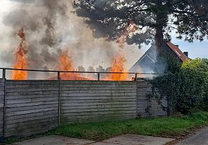 Tuinhuis brandt volledig uit
