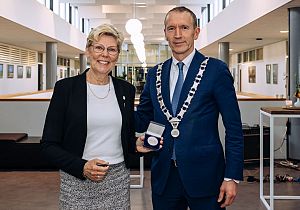 Zilveren erepenning voor oud-wethouder Joanne Blaak-van de Lagemaat